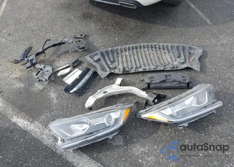 2013 Mercedes-Benz E 350 z USA, uszkodzony, nr VIN WDDHF5KB5DA673451